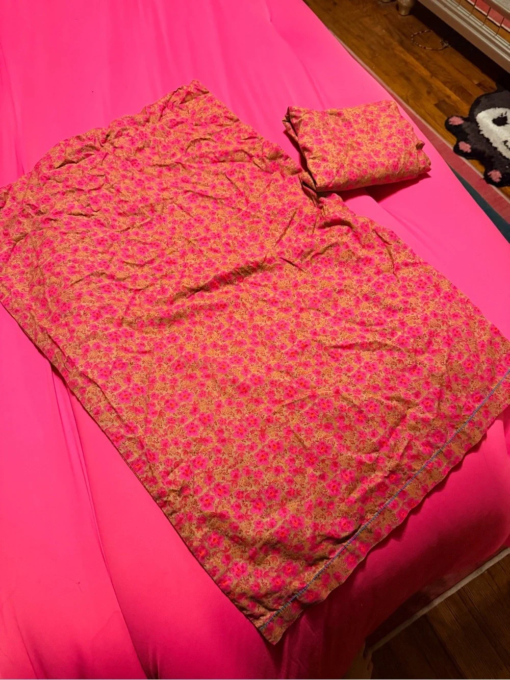 Nature life: Bright Pink Floral standard pillowcase 2.  I have a flat sheet also